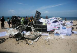 Documentation of the IOF's bombing of an aid truck belonging to a Kuwaiti charity organization in Deir Al-Balah in the central #Gaza Strip today, which resulted in 8 martyrs and several wounded.